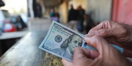 انخفاض سعر الدولار مقابل الجنيه في نهاية تعاملات اليوم الثلاثاء بجميع البنوك المصرية