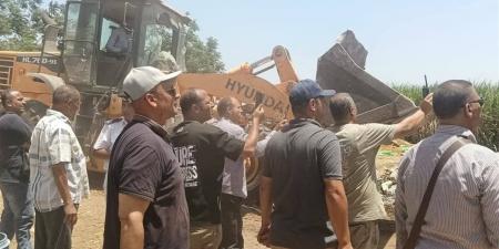 على مساحة 6850 مترًا.. إزالة 38 حالة تعدٍ في حملات بقنا ونجع حمادي