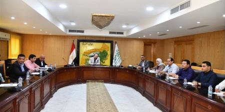 محافظ الفيوم يبحث إعادة تشغيل وحدة إنتاج الكهرباء من المخلفات بقرية قلهانة لدعم الطاقة النظيفة