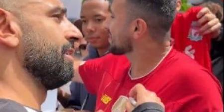 محمد صلاح يلبى طلبات الجماهير المصرية فى أمريكا.. فيديو