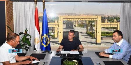 محافظ أسوان يعقد اجتماعًا لمتابعة تحسين الخدمات بقرى العون