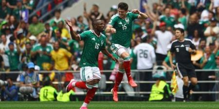 المكسيك تتقدم على جنوب أفريقيا بهدف في الشوط الأول بافتتاح كأس العالم.. فيديو وصور