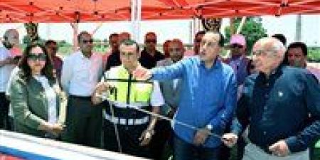 رئيس الوزراء يتفقد مواقع العمل بمشروع رفع كفاءة وتطوير الطريق الدولي الساحلي