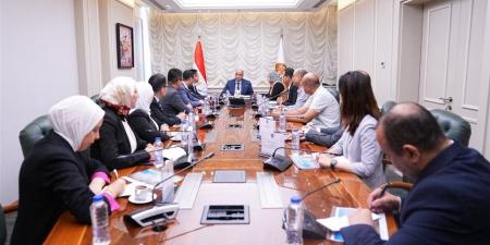 وزير العمل يبحث مع وفد "هواوي" تعزيز التعاون في مجالات التحول الرقمي
