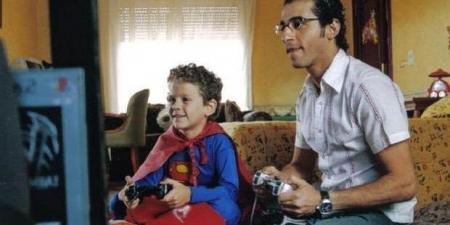 أنا مش لاعيب كورة.. نهاد نور يعلق على الشبه بينه وبين اللاعب حمزة عبد الكريم