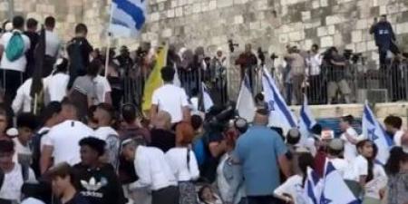 مستوطنون يشعلون النيران بمسجدين شمال رام الله فى الضفة الغربية