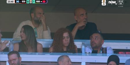 جوارديولا يظهر في مدرجات مباراة المغرب وإسكتلندا بمونديال 2026.. صور