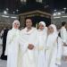 سامح
      حسين
      يؤدي
      مناسك
      العمرة
      برفقة
      أسرته:
      اللهم
      تقبل