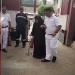 الشرطة تساعد كبار السن والحالات الإنسانية في الانتخابات (صور)