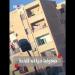 مُعرّضًا حياته للخطر.. شاب بيلعب ضغط على سور البلكونة (فيديو)