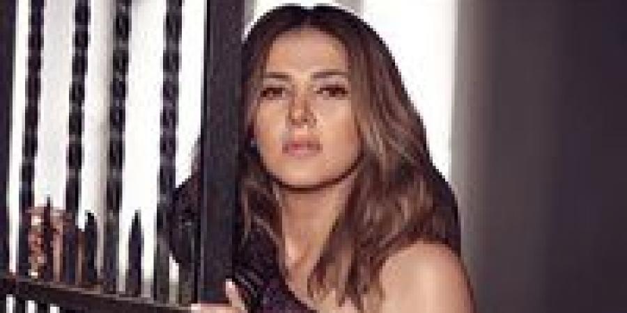 من
      مسرحية
      مكسرة
      الدنيا..
      دنيا
      سمير
      غانم
      تطرح
      أغنية
      الانبساط
      والدلع