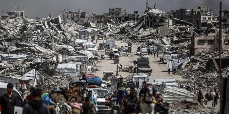 غزة
      بلا
      عيد..
      الفلسطينيون
      يبحثون
      عن
      بقايا
      الفرح
      تحت
      أنقاض
      الخراب
      والحرب