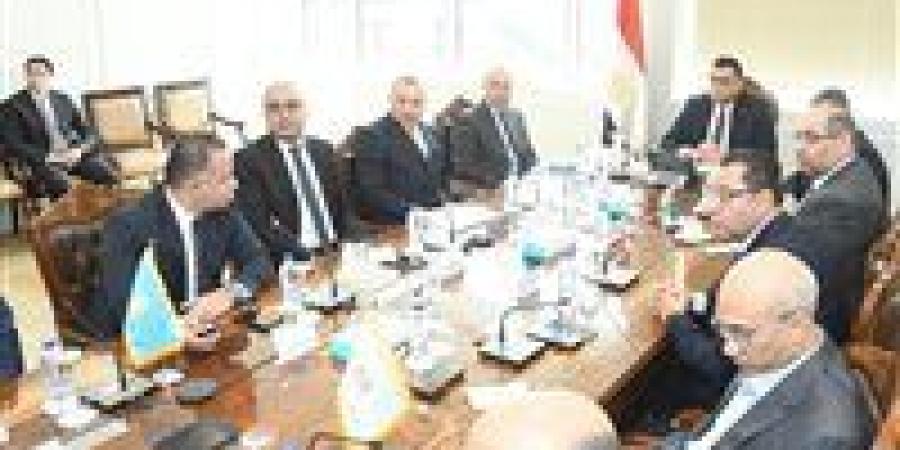 وزير
      الإسكان
      يعقد
      اجتماعاً
      لبحث
      ملف
      تشغيل
      مشروع
      حدائق
      تلال
      الفسطاط