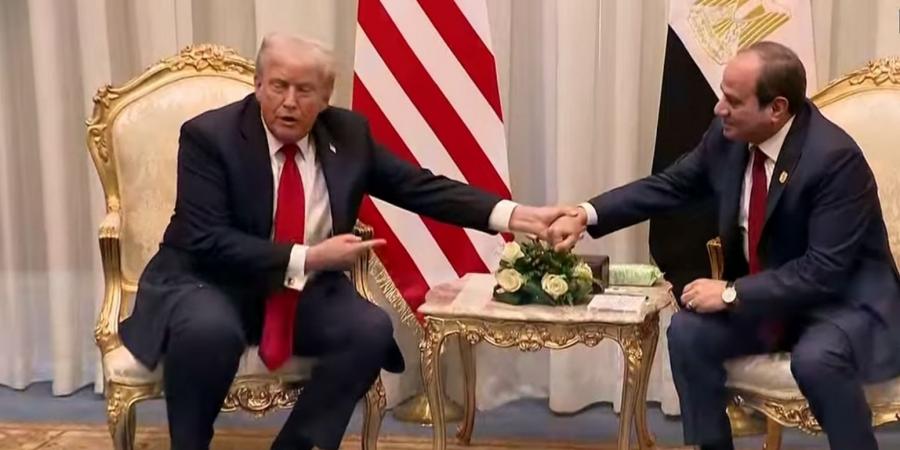 ترامب:
      السيسي
      قائد
      قوي
      ومصر
      لعبت
      دورا
      بالغ
      الأهمية
      في
      اتفاق
      غزة