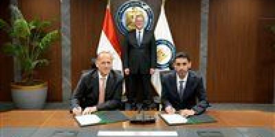 وزير
      البترول
      يشهد
      توقيع
      عقد
      أعمال
      الحفر
      بين
      بي
      بي
      وفالاريس
      لخمس
      آبار
      جديدة
      للغاز
      بالبحر
      المتوسط