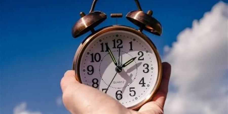 موعد
      تطبيق
      التوقيت
      الشتوي..
      ونهاية
      فصل
      الصيف
