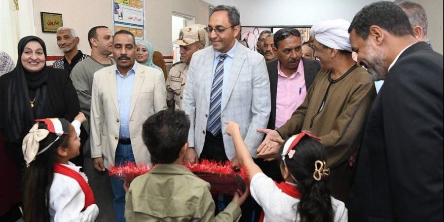 محافظ
      قنا:
      الدولة
      لا
      تتأخر
      عن
      أبنائها..
      استجابة
      عاجلة
      لأطفال
      الزوجين
      المتوفيين
      بالترامسة
