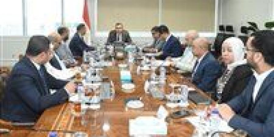 وزير
      الإسكان
      يتابع
      موقف
      تنفيذ
      وحدات
      مشروع
      "ديارنا"