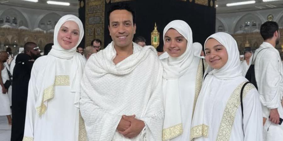 سامح
      حسين
      يؤدي
      مناسك
      العمرة
      برفقة
      أسرته:
      اللهم
      تقبل