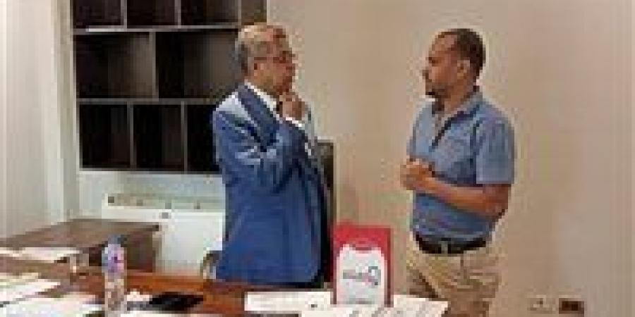 أيمن
      إبراهيم
      لـ
      تحيا
      مصر:
      255
      كيلومترًا
      مربعًا
      من
      الذهب
      في
      أبومروات..
      وسفاجا
      تبدأ
      عصرًا
      تعدينيًا
      جديدًا