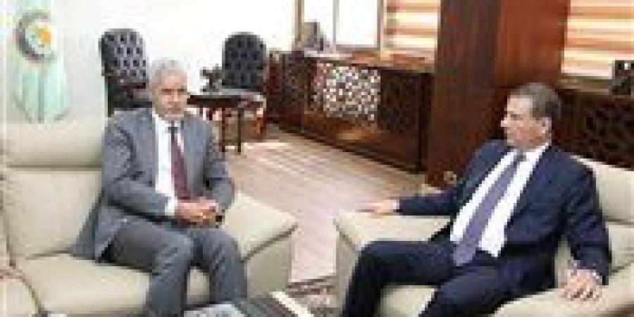 وزير
      الزراعة
      يبحث
      مع
      نظيره
      الموريتاني
      تعزيز
      سبل
      التعاون
      الزراعي
      المشترك