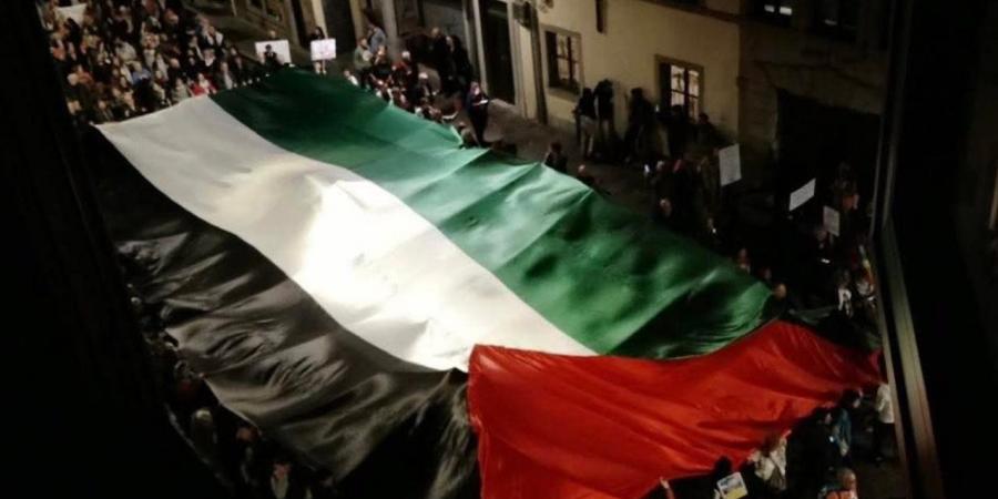 لا
      مكان
      لإسرائيل..
      احتجاجات
      عارمة
      في
      إيطاليا
      رفضا
      لمباراة
      المنتخب
      الإسرائيلي
      (فيديو)