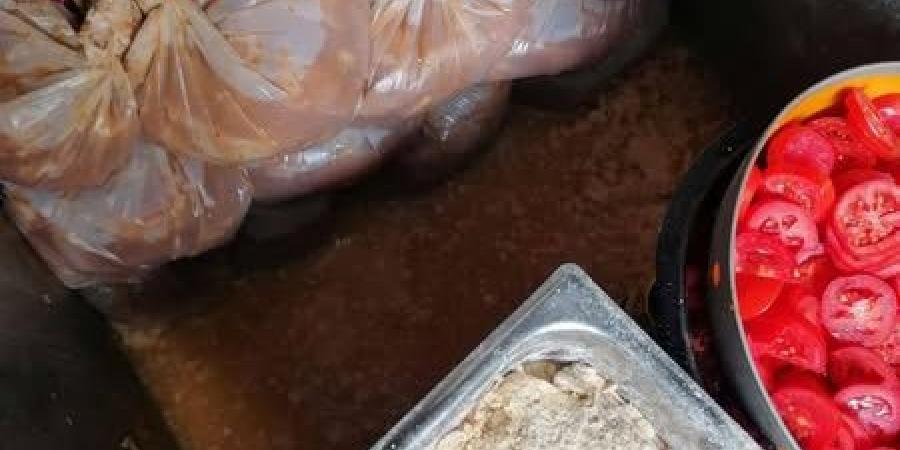 ضبط
      65
      كجم
      كبدة
      وفراخ
      غير
      صالحة
      للاستهلاك
      في
      حملة
      تفتيشية
      بالغردقة