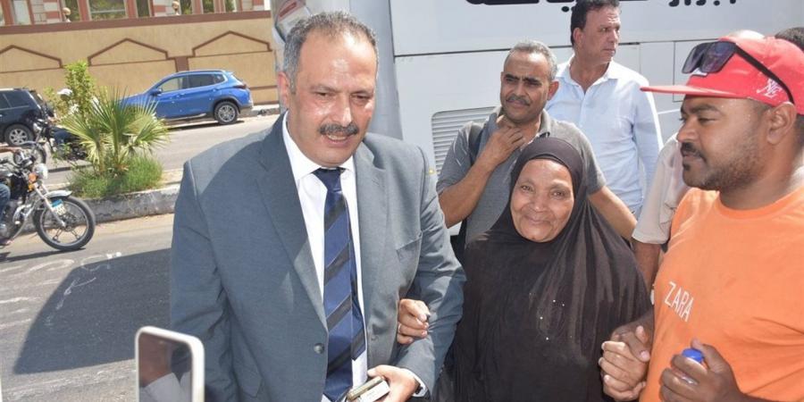 رئيس
      "مياه
      الأقصر"
      يتفقد
      مركز
      خدمة
      العملاء
      والمحطة
      الغربية