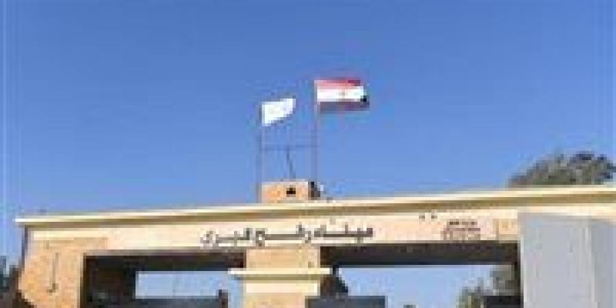حمودة
      قائدًا
      لمعبر
      رفح
      من
      الجانب
      الفلسطيني
      بمساندة
      فريق
      أمني
      مدرب
      في
      مصر