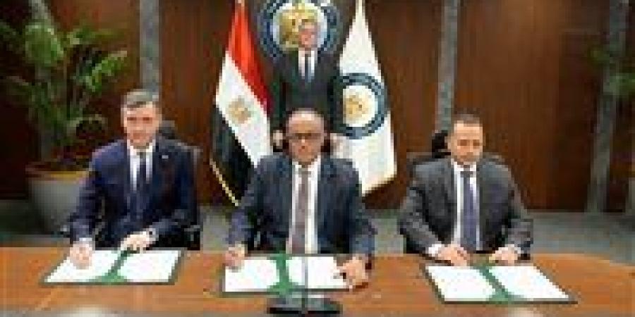 وزير
      البترول
      يشهد
      توقيع
      تمديد
      عقد
      تنمية
      حقل
      بلطيم
      شرق
      بين
      هيئة
      البترول
      وشركتي
      "إيني"
      و"بي
      بي"