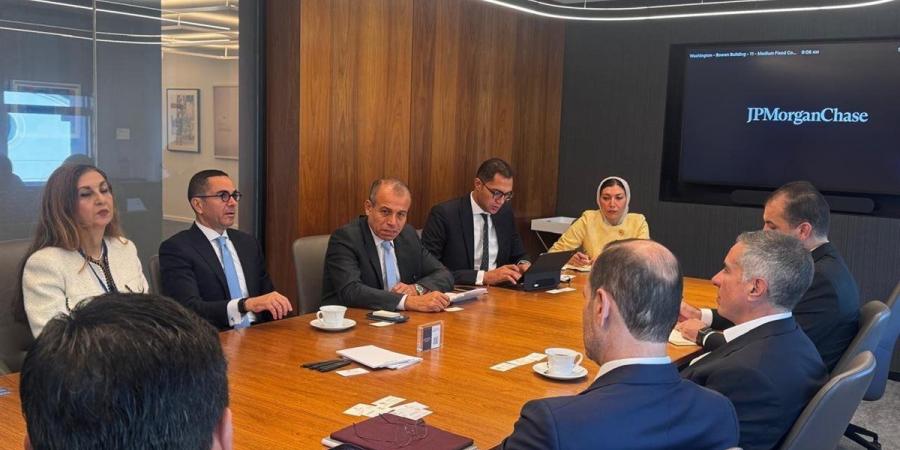 وزير
      الاستثمار
      والتجارة
      الخارجية
      يلتقي
      نائب
      رئيس
      مجلس
      إدارة
      شركة
      جي
      بي
      مورجان
      تشيس
      خلال
      زيارته
      إلى
      الولايات
      المتحدة