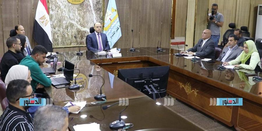 محافظ
      كفر
      الشيخ
      يناقش
      موقف
      تنفيذ
      مشروعات
      مبادرة
      "حياة
      كريمة"