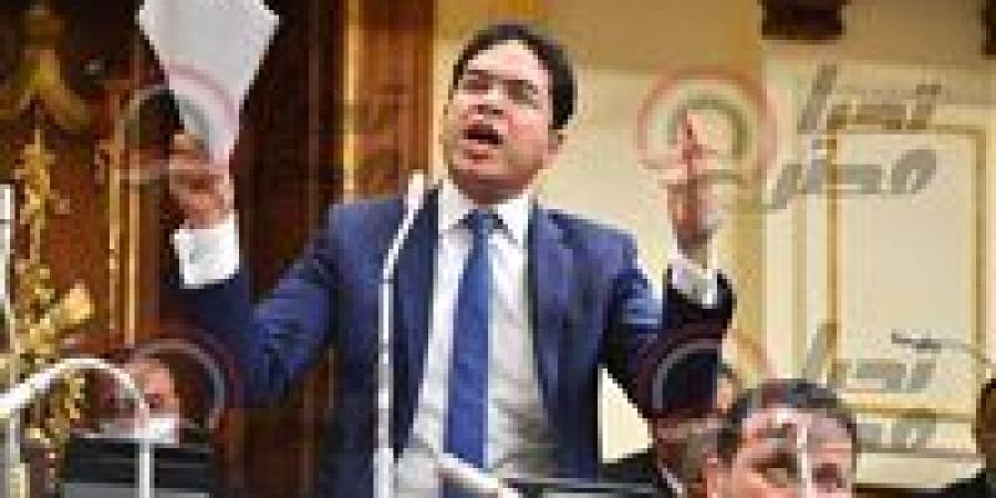 ضياء
      الدين
      داود
      يرفض
      تعديل
      الحكومة
      على
      المادة
      10
      بمشروع
      قانون
      الإجراءات
      الجنائية
      الجديد..
      ويطالب
      رئيس
      مجلس
      النواب
      بالنزول
      من
      على
      المنصة
      لإبداء
      رأيه
      فيها