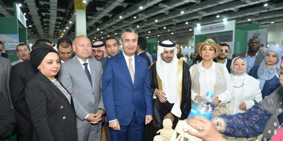 وزير
      التموين
      يفتتح
      النسخة
      الثانية
      من
      الملتقى
      والمعرض
      الدولي
      للتمور