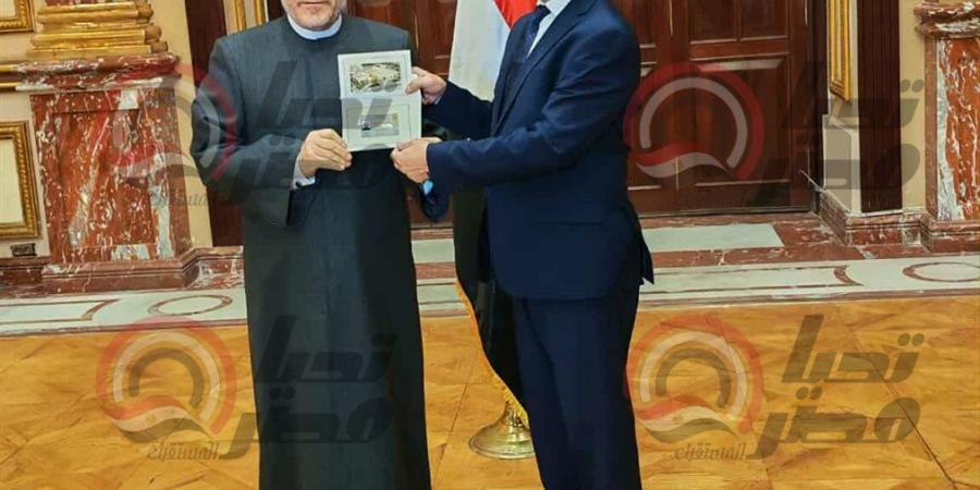 شوقي
      علام
      يتسلم
      كارنيه
      عضوية
      مجلس
      الشيوخ
      2025..صور
