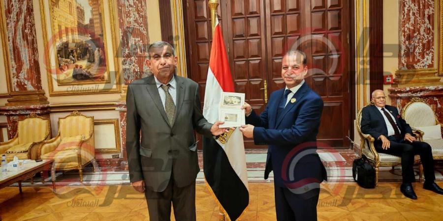علاء
      عبد
      النبي
      يتسلم
      كارنيه
      عضوية
      مجلس
      الشيوخ
      2025..صور