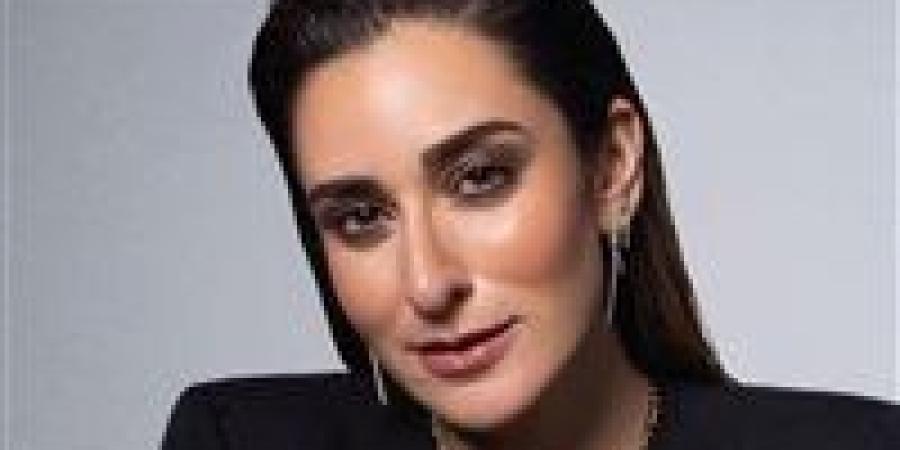 أمينة
      خليل
      توضح
      حقيقة
      حملها
      بعد
      ظهورها
      في
      مهرجان
      الجونة