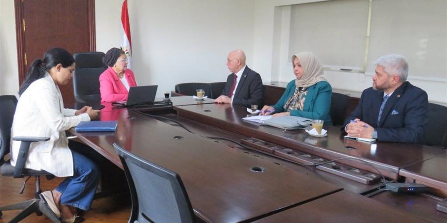 "الألفي"
      تستقبل
      وفدًا
      عراقيًا
      لبحث
      التعاون
      في
      مجالات
      تنمية
      الأسرة
      والصحة
      السكانية