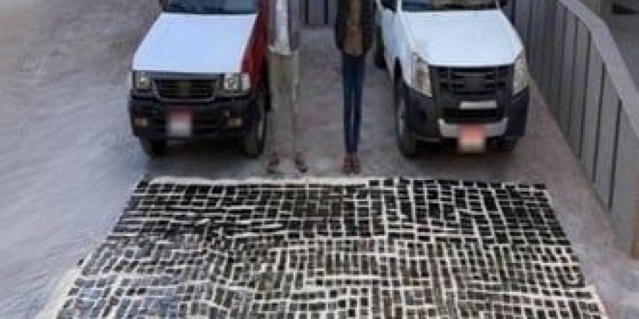مصرع
      عناصر
      بؤرة
      إجرامية
      وضبط
      مخدرات
      بـ
      97
      مليون
      جنيه
      في
      الجيزة
      "صور"
