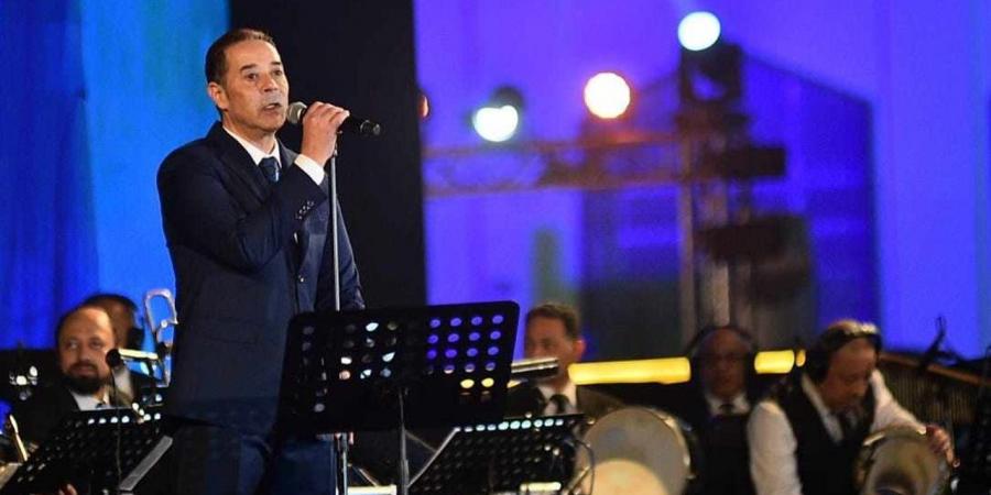 تحية
      خاصة
      من
      مدحت
      صالح
      للرئيس
      عبد
      الفتاح
      السيسى
      فى
      حفل
      مهرجان
      الموسيقى
      العربية