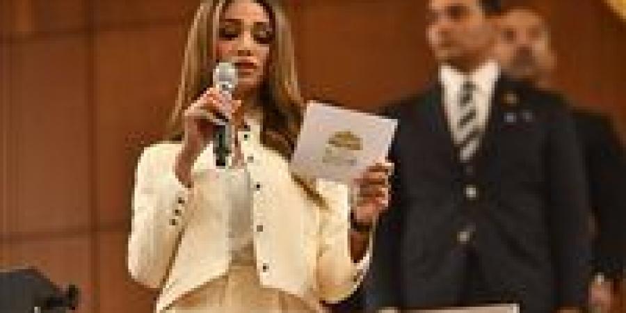 بعد
      أداء
      اليمين
      الدستورية
      لمجلس
      الشيوخ..
      النائبة
      إنجي
      نصيف:
      الفصل
      التشريعي
      الثاني
      يأتي
      في
      مرحلة
      فارقة