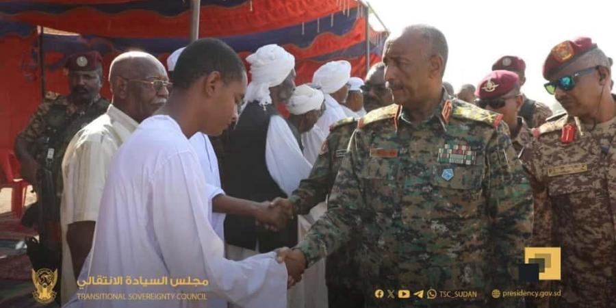 "البرهان"
      يواسي
      أسر
      شهداء
      الفاشر
      ويؤكد
      استمرار
      القوات
      المسلحة
      في
      حماية
      الوطن