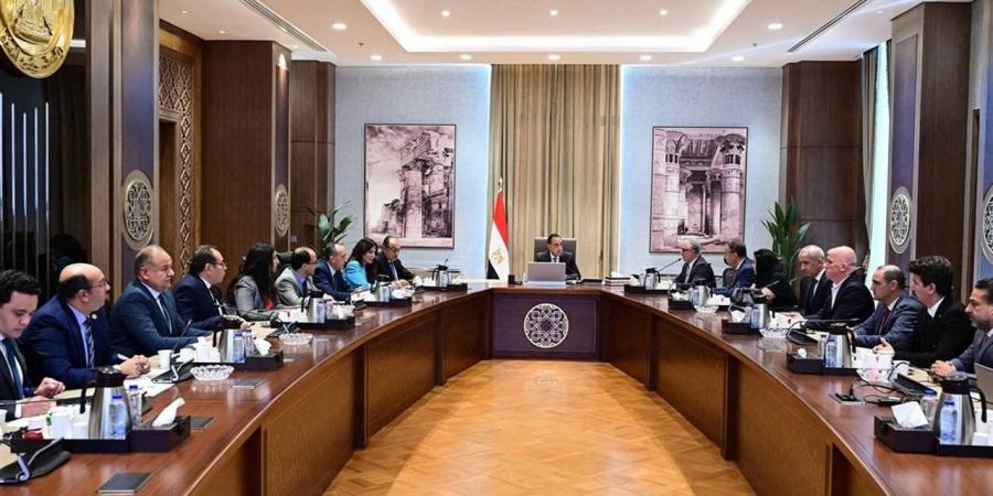 مدبولي
      يلتقى
      رئيس
      مجموعة
      أروجلو
      العالمية
      لبحث
      التعاون
      في
      تشغيل
      مصانع
      الغزل
      والنسيج
