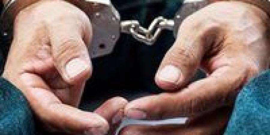 سقوط
      نصاب
      انتحل
      صفة
      شيخ
      واستولى
      على
      أموال
      سيدة
      بالإسكندرية