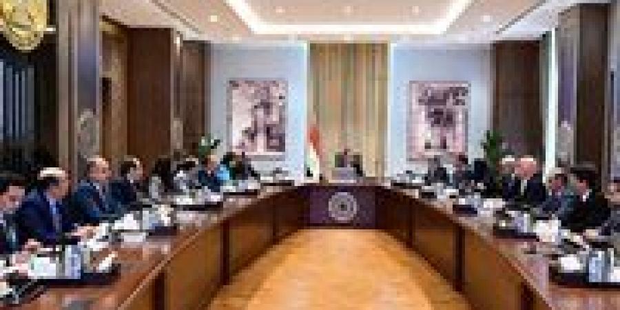 رئيس
      الوزراء
      يلتقى
      رئيس
      مجلس
      إدارة
      مجموعة
      أروجلو
      القابضة
      العالمية
      لبحث
      التعاون
      في
      إدارة
      وتشغيل
      عدد
      من
      مصانع
      الغزل
      والنسيج