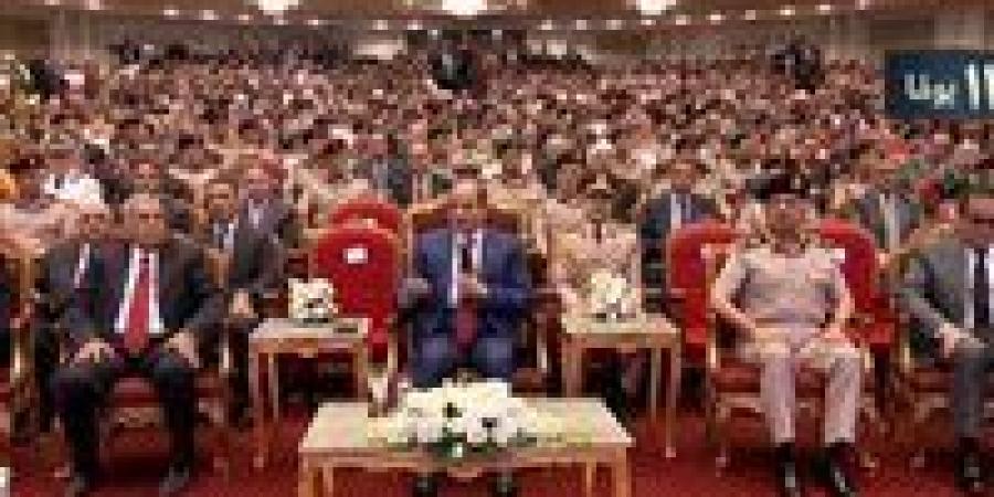 رئيس
      مجلس
      الشيوخ
      الجديد
      إلى
      جانب
      الرئيس
      السيسي
      في
      الندوة
      التثقيفية
      للقوات
      المسلحة