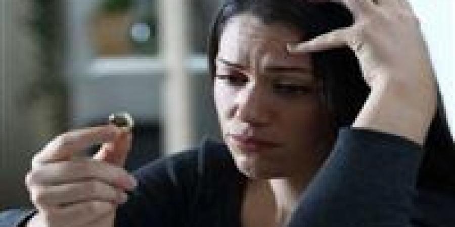 بعد
      شهر
      زواج|
      «حنان»
      تطلب
      الخلع:
      كنت
      فاكراه
      الشاطر
      حسن..
      طلع
      ابن
      أمه