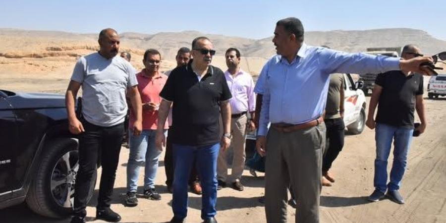 محافظ
      أسيوط
      يتابع
      أعمال
      المحور
      التنموي
      الجديد
      بين
      البداري
      وطريق
      البحر
      الأحمر
      ويوجه
      بزراعة
      جانبي
      الطريق