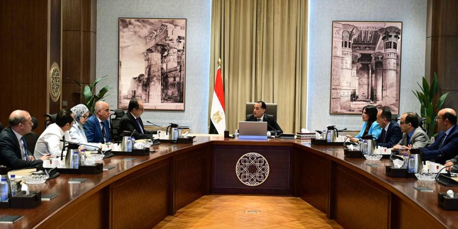 شراكة
      قوية
      بين
      الدولة
      والمستثمرين..
      الحكومة
      تستعرض
      حزمة
      مشروعات
      وفرص
      استثمارية
      كبرى