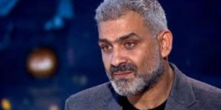وقفت
      جانبي
      كتير..
      هاني
      عادل
      ينعي
      والدة
      الفنان
      أمير
      عيد